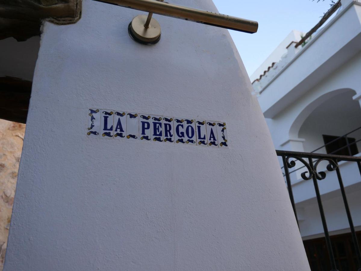 La Pergola Hostel Es Pujols Exterior photo